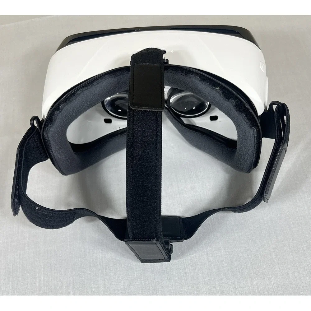 Samsung Gear VR Headset SM-R323 Powered by Oculus Black Clean
